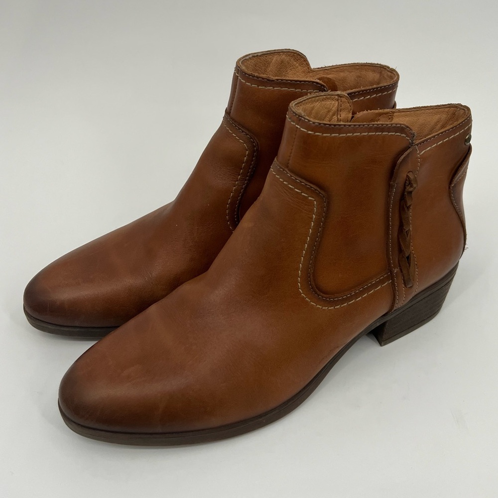 Pikolinos Daroca brown leather bootie